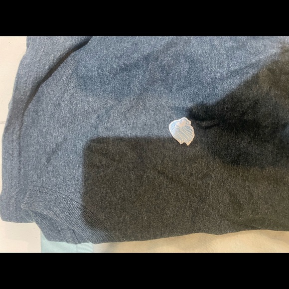 bundle of a t shirt and american eagle sweatshirt - Picture 2 of 3